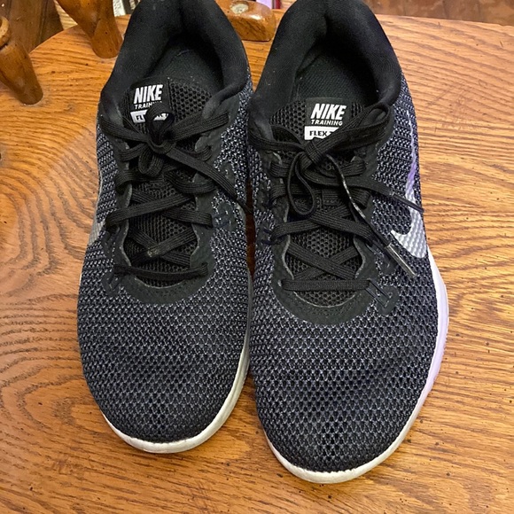 Shoes - Womens Nike training flextr7 size 8 wide